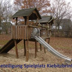 abgebaute Spielanlage Mit Schrift